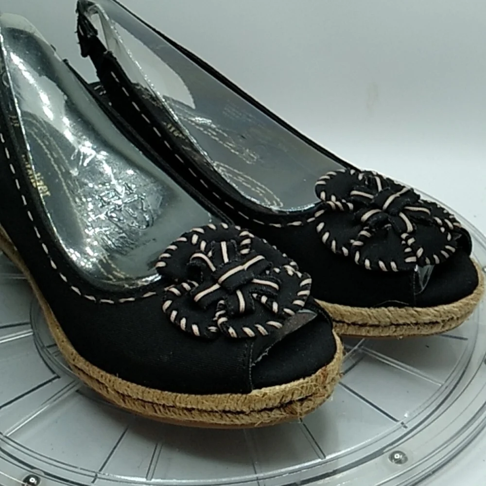 Naturalizer 8N Berlynn black wedge heels